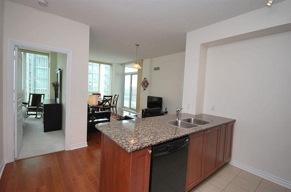 Whitehall Suites - Mississauga Furnished Apartments Dış mekan fotoğraf