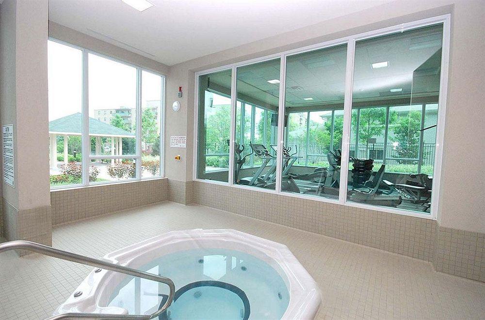 Whitehall Suites - Mississauga Furnished Apartments Dış mekan fotoğraf