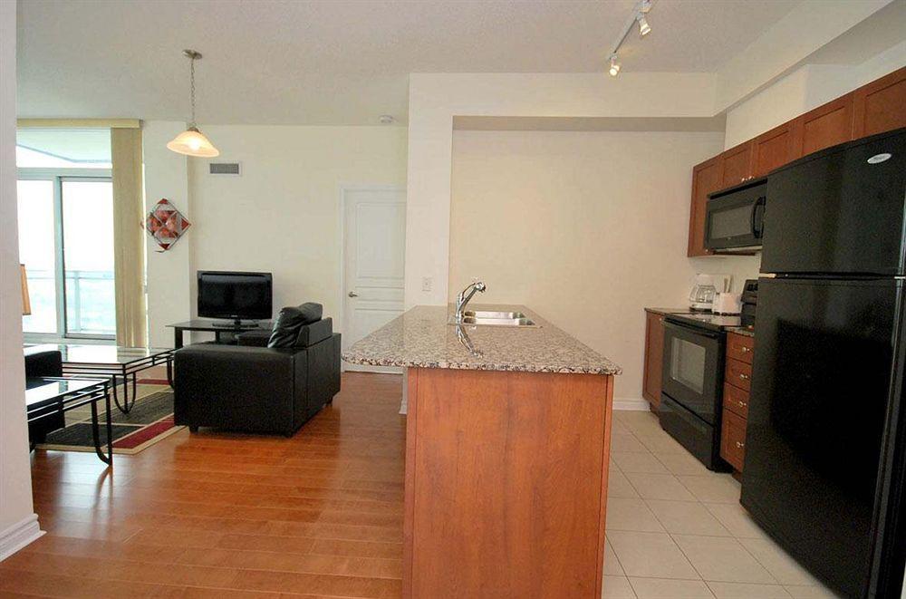 Whitehall Suites - Mississauga Furnished Apartments Dış mekan fotoğraf