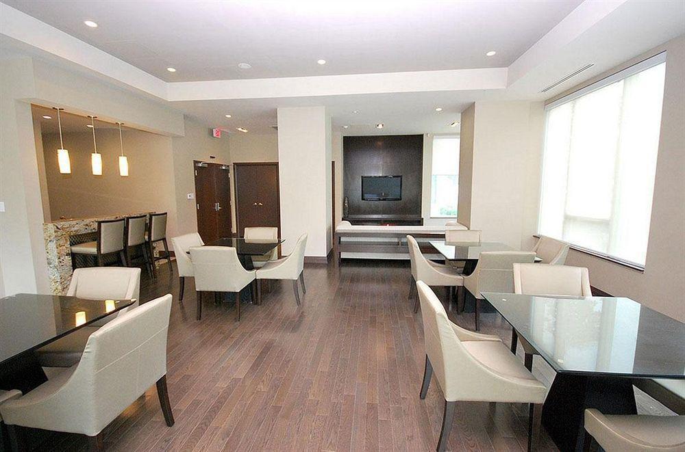 Whitehall Suites - Mississauga Furnished Apartments Dış mekan fotoğraf
