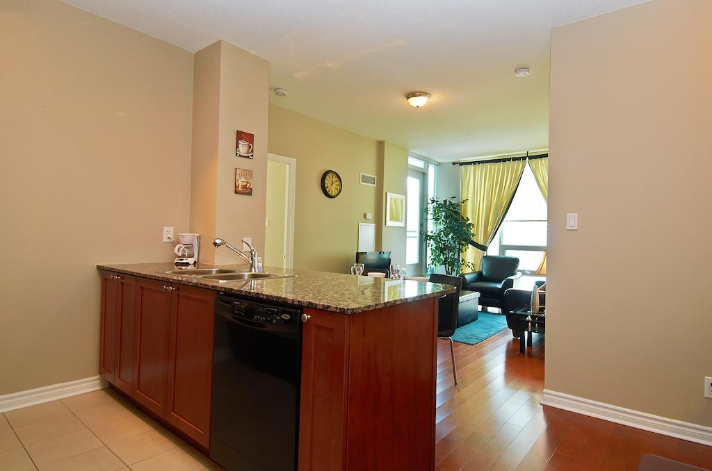 Whitehall Suites - Mississauga Furnished Apartments Dış mekan fotoğraf